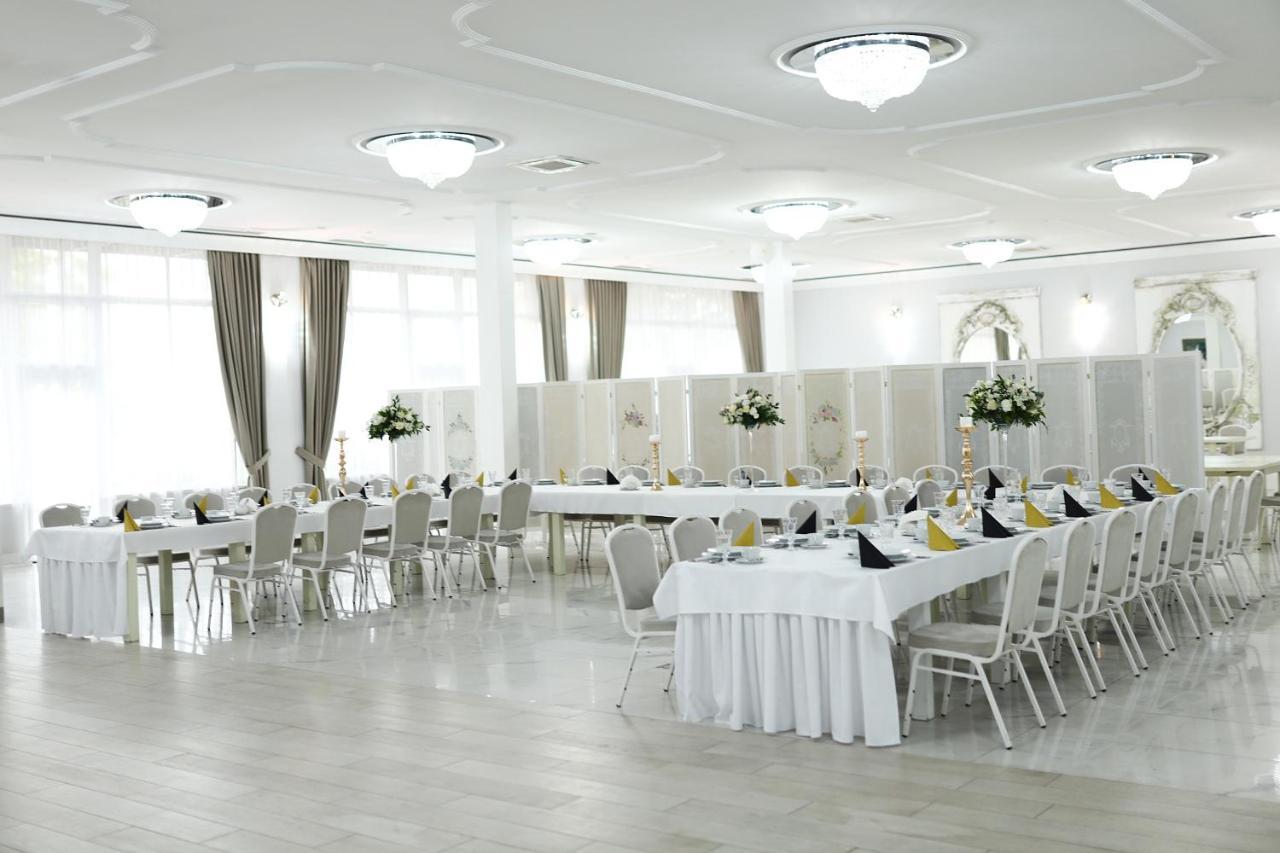 Hotel Greys Polonia Zasutowo Exterior photo
